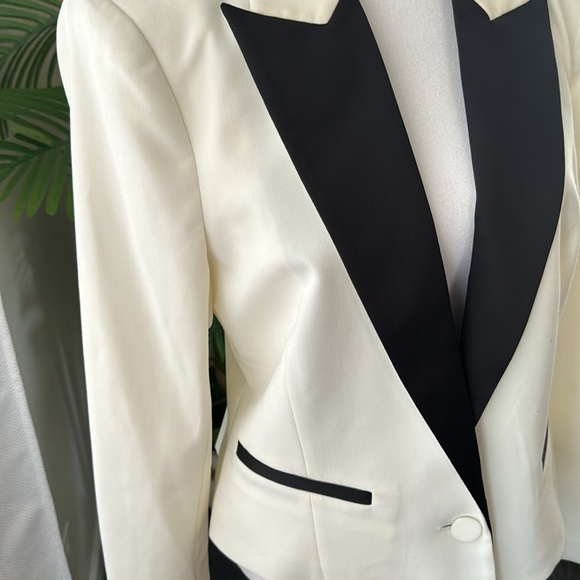 L’AGENECE WOMEN’S Scarlet Crop Blazer Jacket, Size 8, $750 - Picture 12 of 12